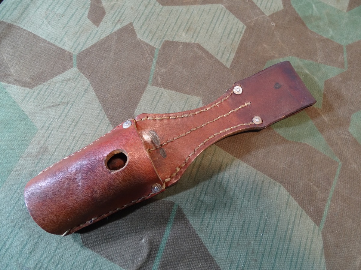 Replik: brauner Koppelschuh, Wehrmacht , Herstellermarke 1939, schön gealtert.