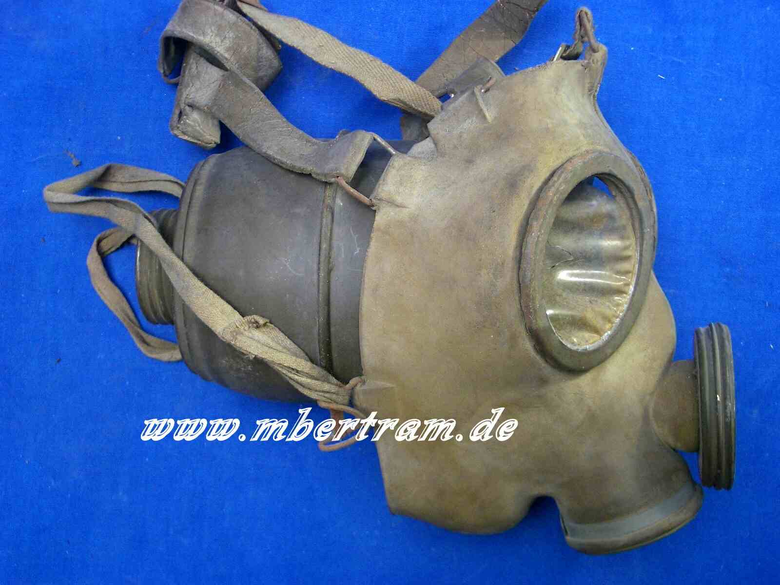 FRANZÖSISCHE GASMASKE M1940 MIT FILTER