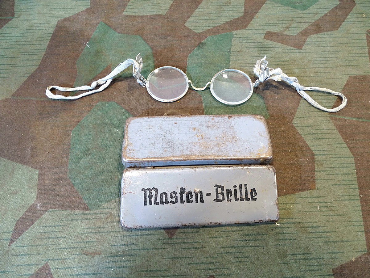 Wehrmacht Maskenbrille in Behälter