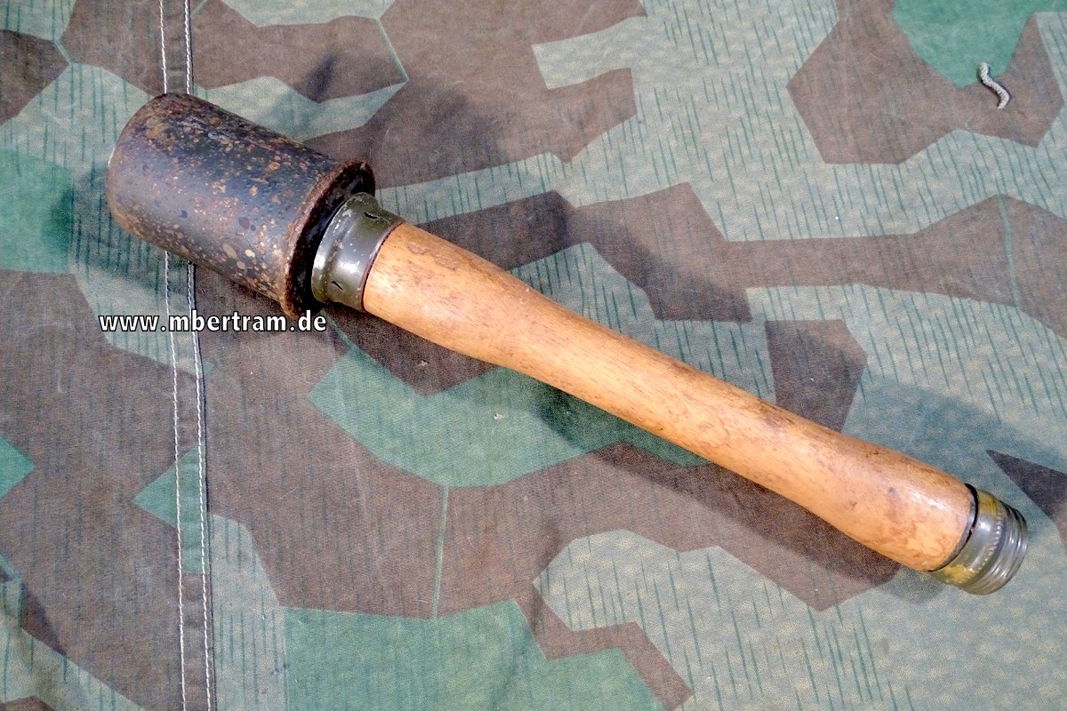 Wehrmacht Stielhandgranate M 24, Topf noch mit  viel Original Farbe