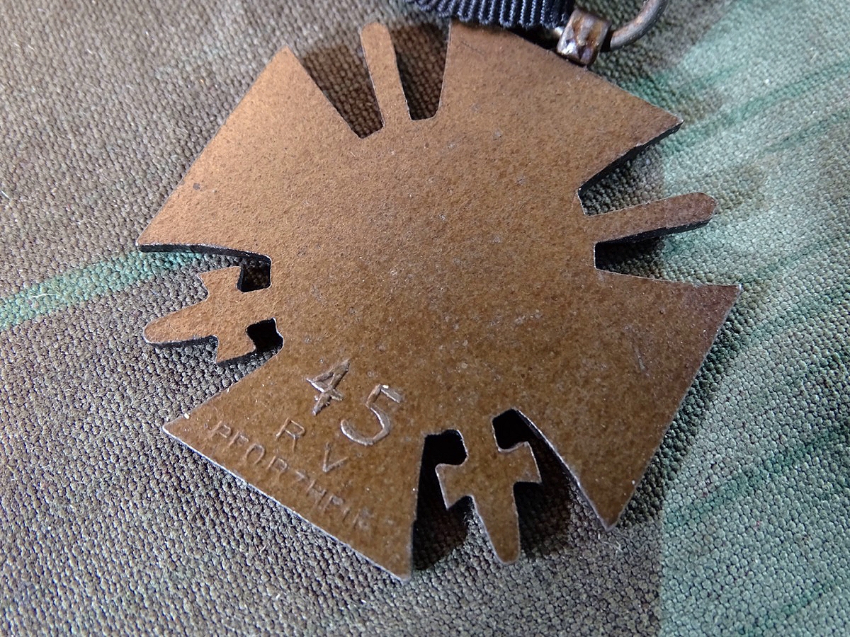 Ehrenkreuz für Frontkämpfer 1914/ 1918 mit Schwertern. No 45 R.V. Pforzheim