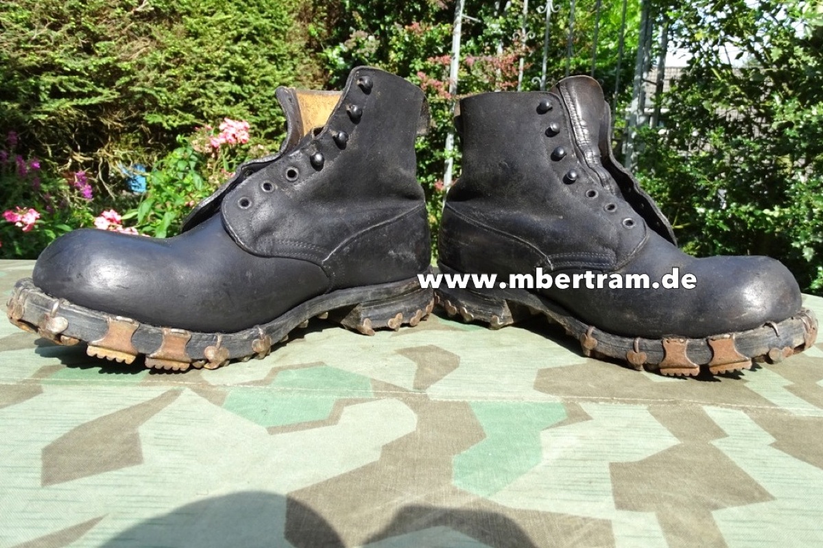 Wehrmachts Gebirgsjäger Bergschuhe, original benagelt, Gr. ca. 43, 1943