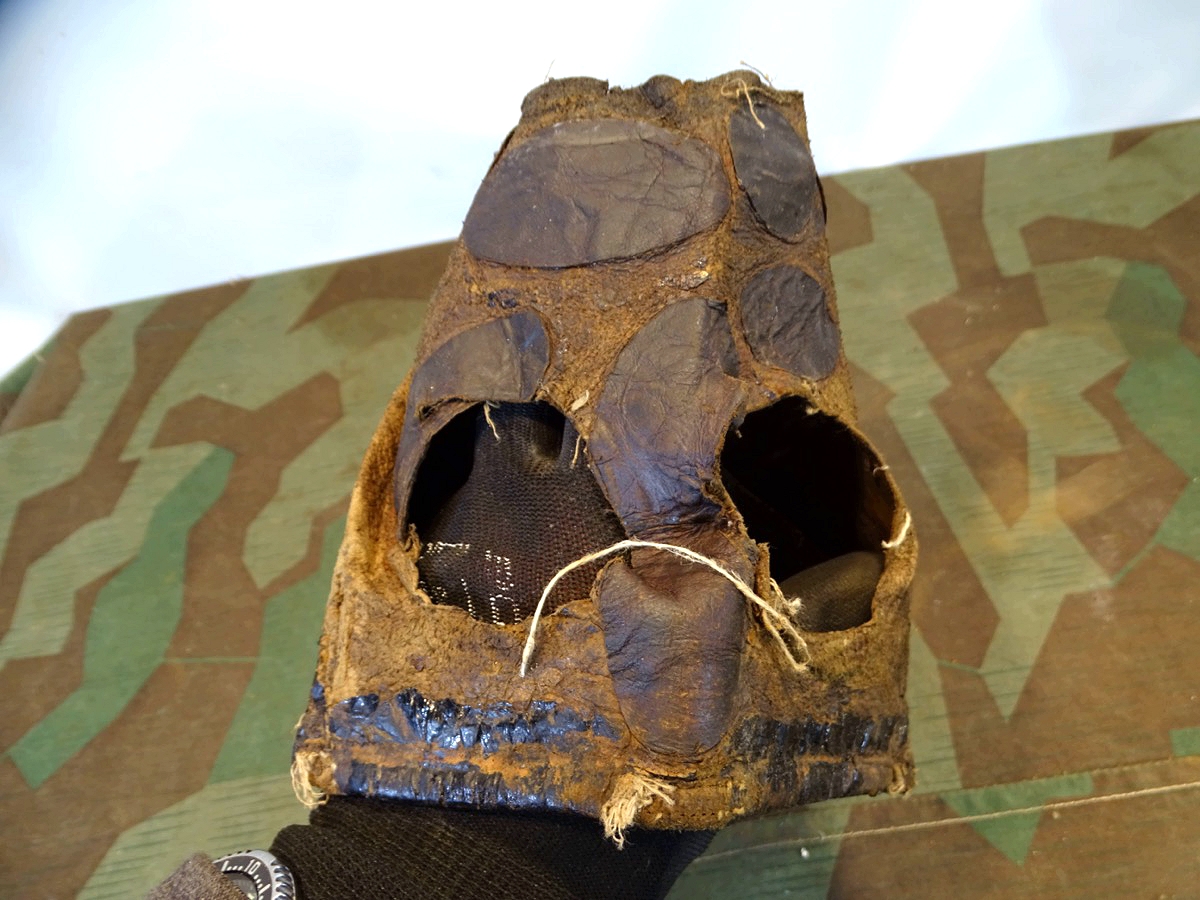 Lederkorpus von einer 1. Weltkriegs Gasmaske. Ohne Augenringe, Ventil, Riemen