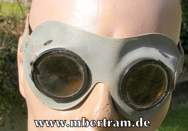 Wehrmacht Staubbrille Graues Leder. Getönte Gläser.