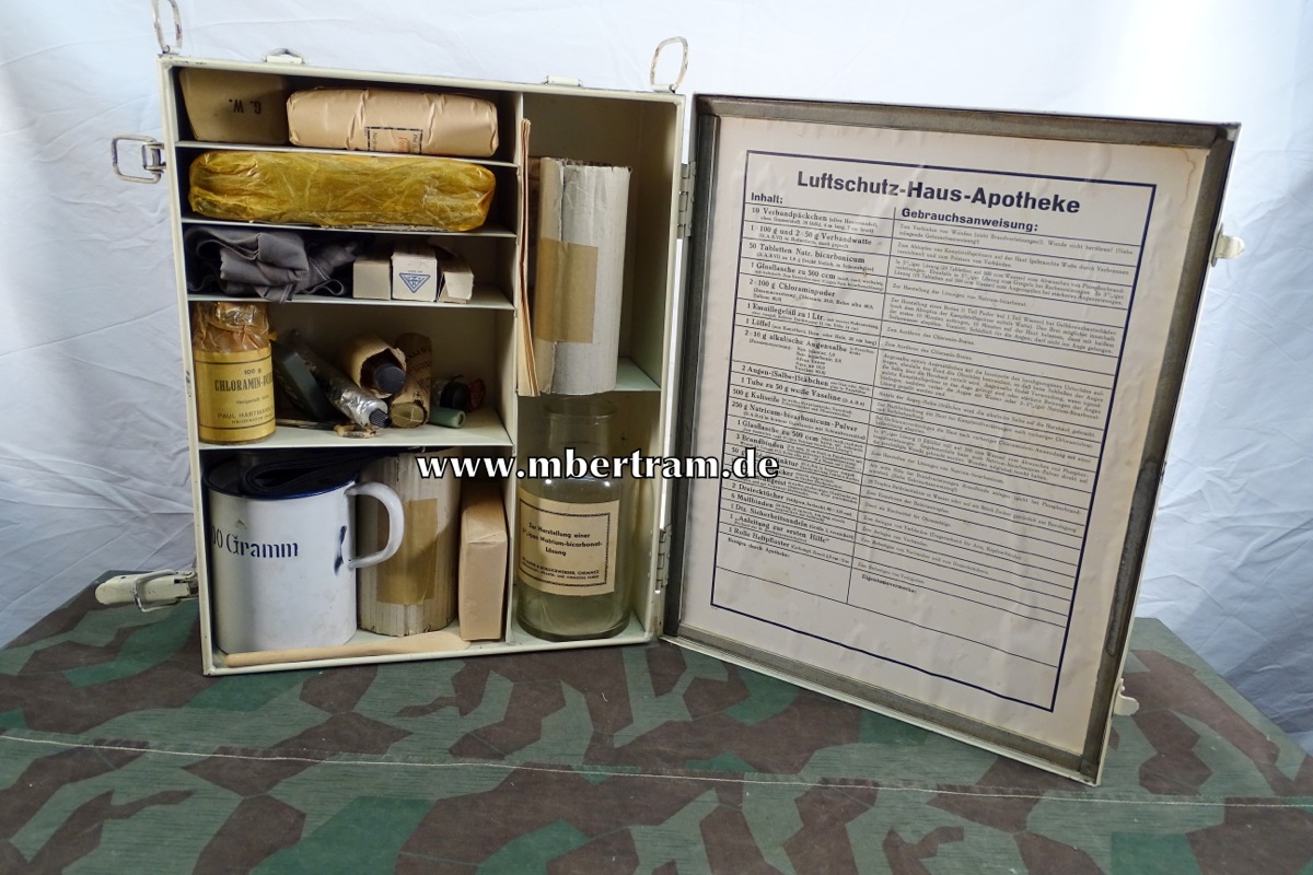 Luftschutz Hausapotheke, Kpl. Bestückung lt. Deckelliste erhalten plus Zusatzstücke !