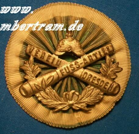 Abz.: Fuss Artillerie Verein Dresden, versilberte Metallauflage