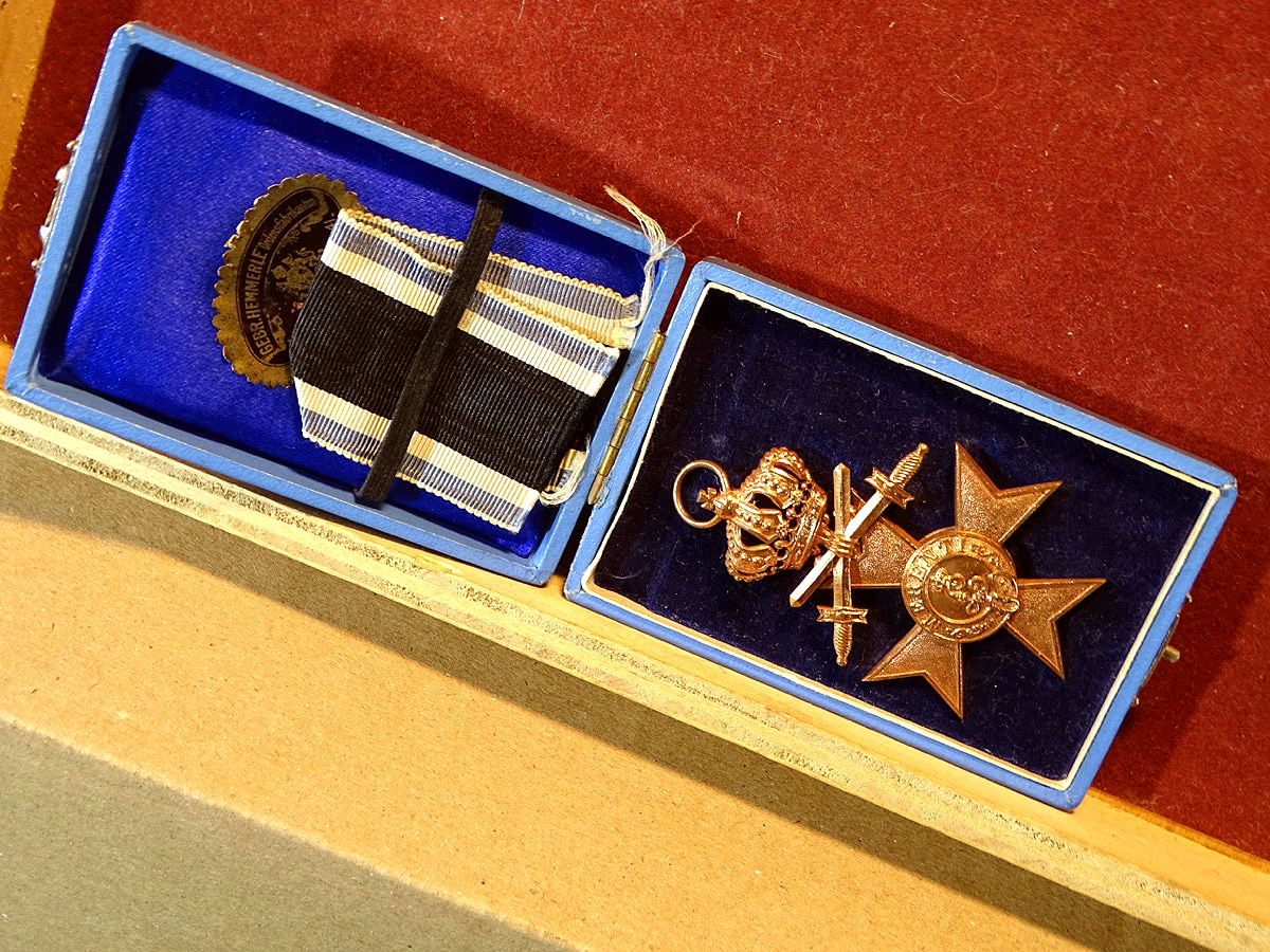 Bayern Militär-Verdienstkreuz 3. Klasse mit Schwertern und Krone im blauen Luxus Etui