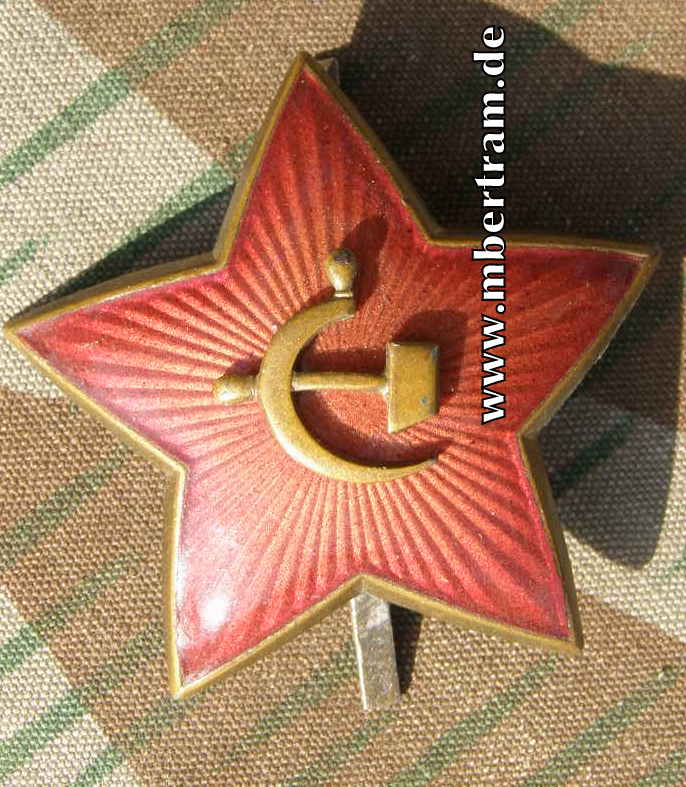 Sowjetstern für Mütze, 2. Weltkrieg, Buntmetall, emailliert.
