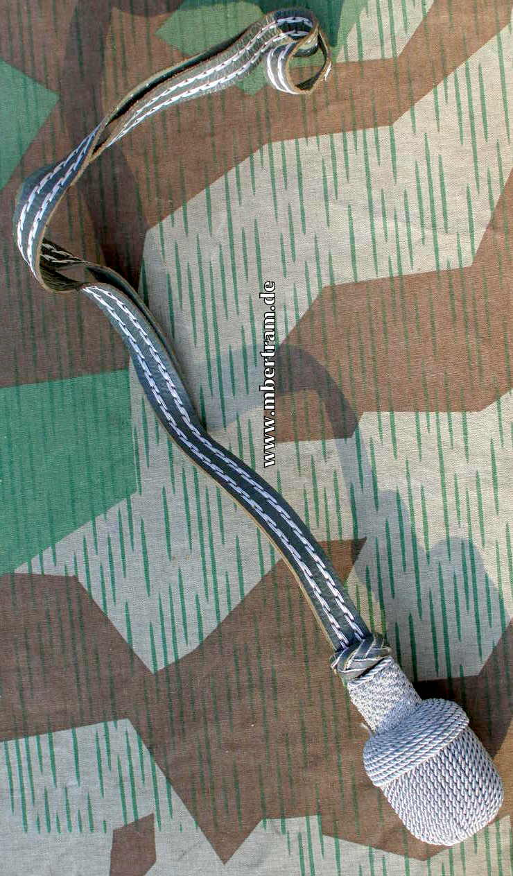 Wehrmacht Heer (WH) Offiziersportepee.