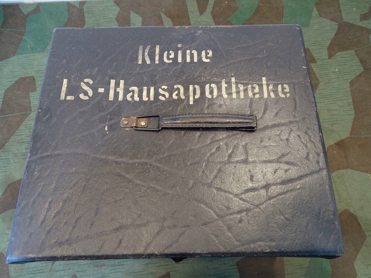 Drittes Reich kleine Luftschutz Hausapotheke, Fa. Mädler Leipzig, mit Packliste, leer Drittes Reich kleine Luftschutz Hausapotheke, Fa. Mädler Leipzig, mit Packliste, leer