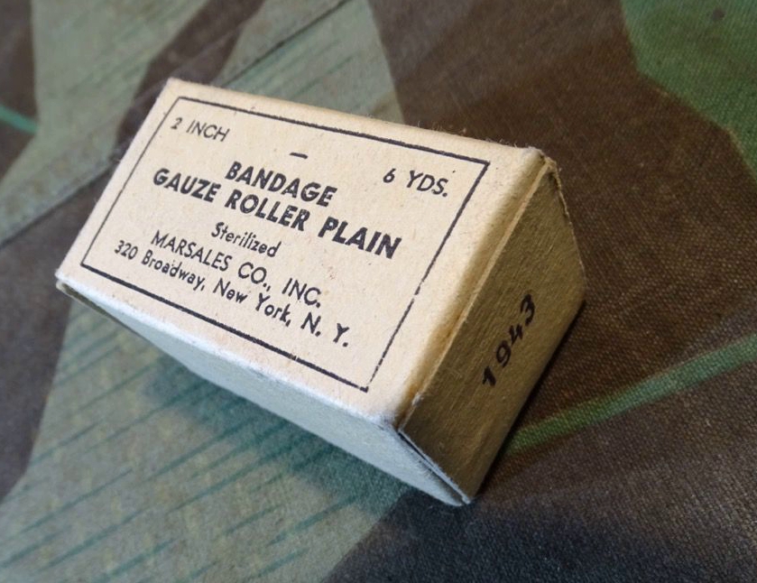 US Sanitätszubehör: Bandage Gauze Roller plain 1943, 2 Inch. 6 Yrd. New York