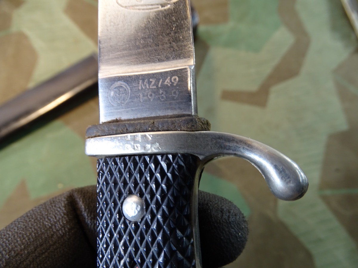 Replik: HJ Fahrtenmesser/ HJ Dolch mit Devise und Herstellermarke RZM M 7/49 1939 und HJ Emblem