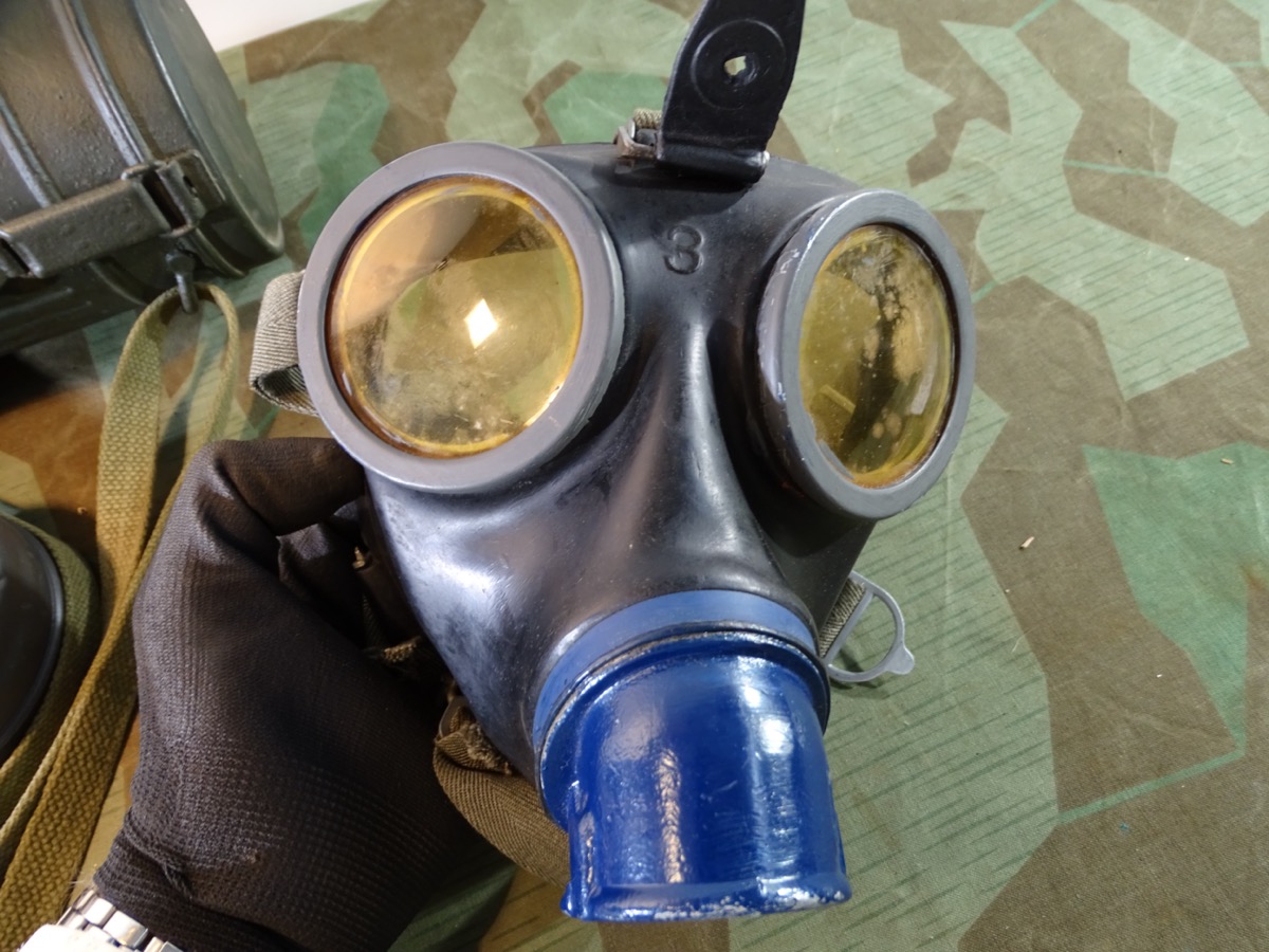 Wehrmachts Gasmaske M 38 mit Dose und Filter