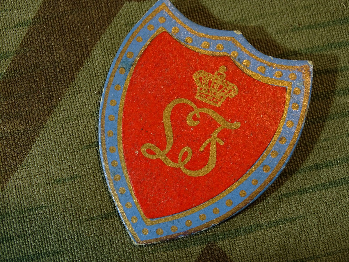 WHW ? - Staatswappen mit Monogramm L F mit Krone , Fa. Richter Königsee i. Thüringen