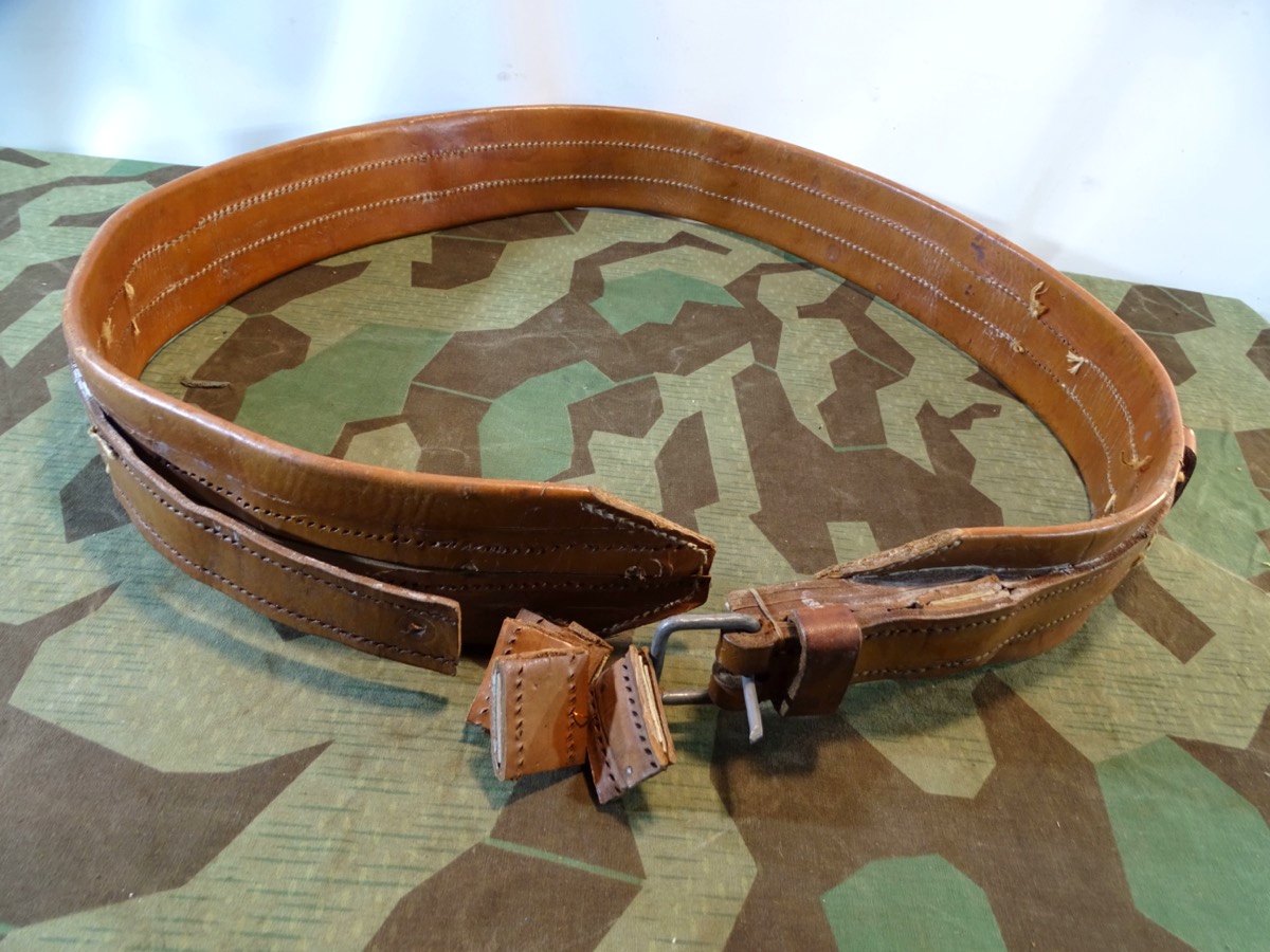Umgang oder Brustblatt für Sielengeschirr 25 der Wehrmacht  Bastlerstück, Ersatzteil, schön weiches Leder, Stempel cdg 1944, WaA 101