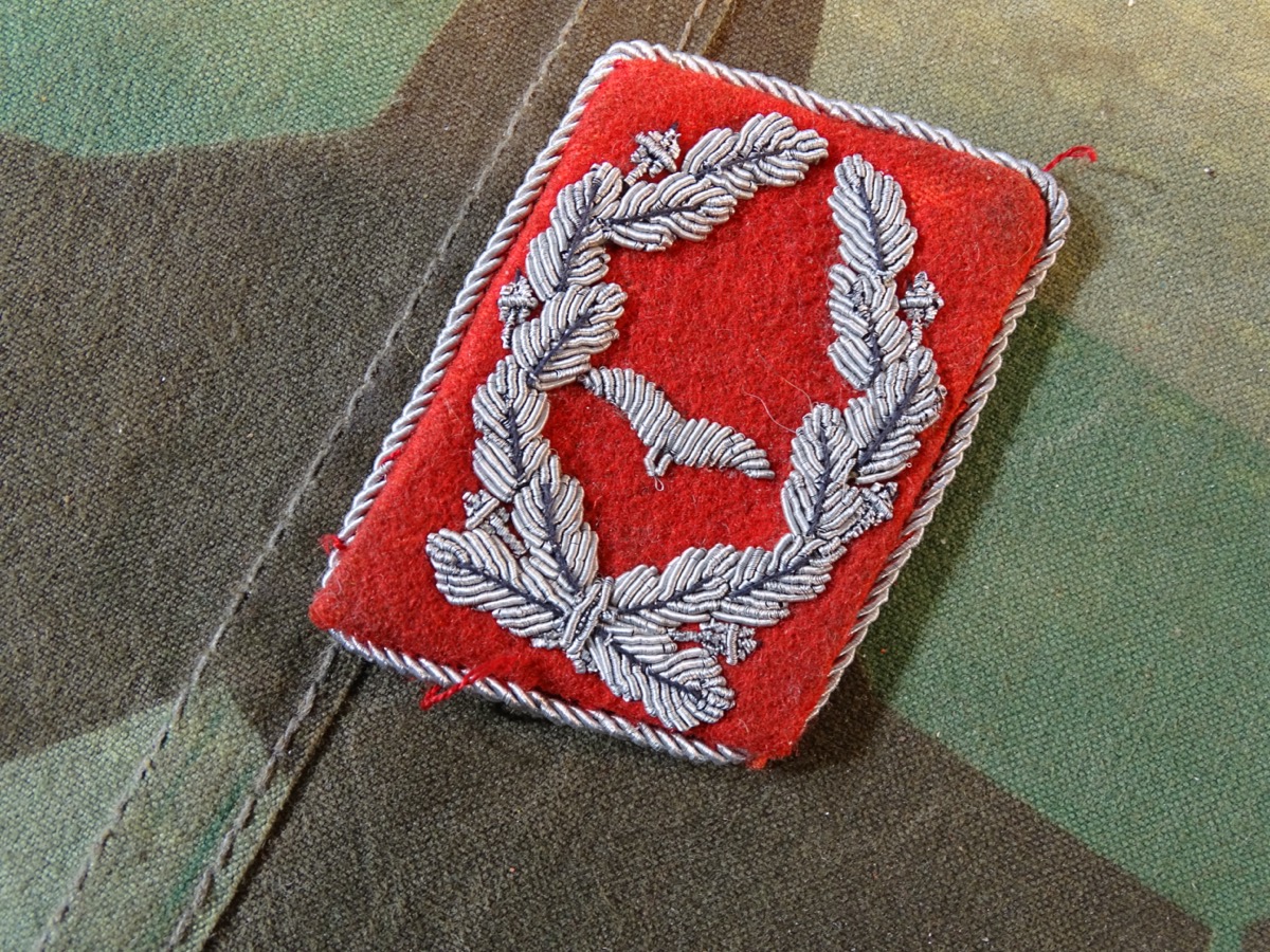 Kragenspiegel Major der Luftwaffe, Flaktruppe , Adler unterer Bereich gestickt