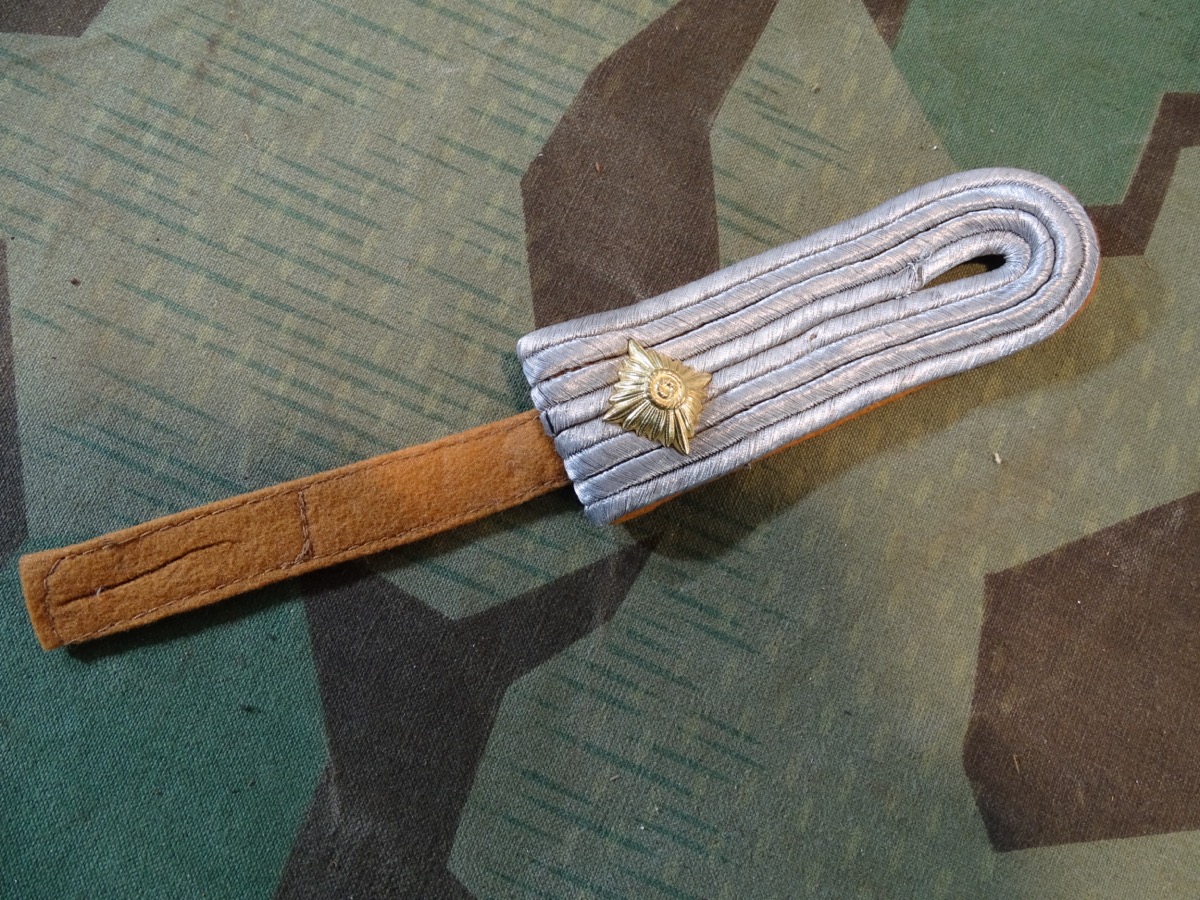 Schulterstück Oberleutnant Luftwaffe, Nachrichtentruppe, zum aufschlaufen