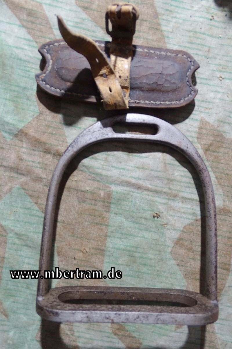 Wehrmachts Kavallerie Steigbügel " 1935 / WaA Adler" u. Trittauflage