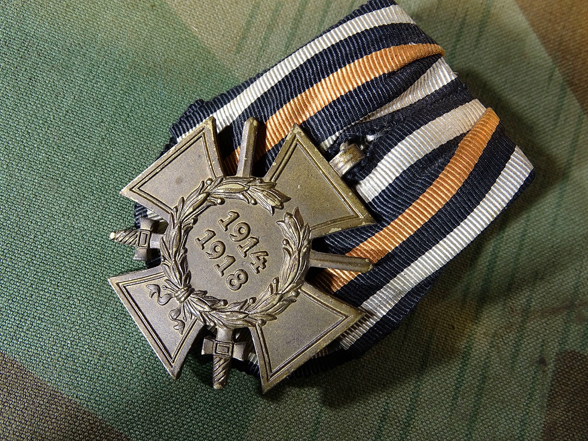 Ehrenkreuz für Frontkämpfer 1914/ 1918 an einzel Ordensspange. Ohne Hersteller !!