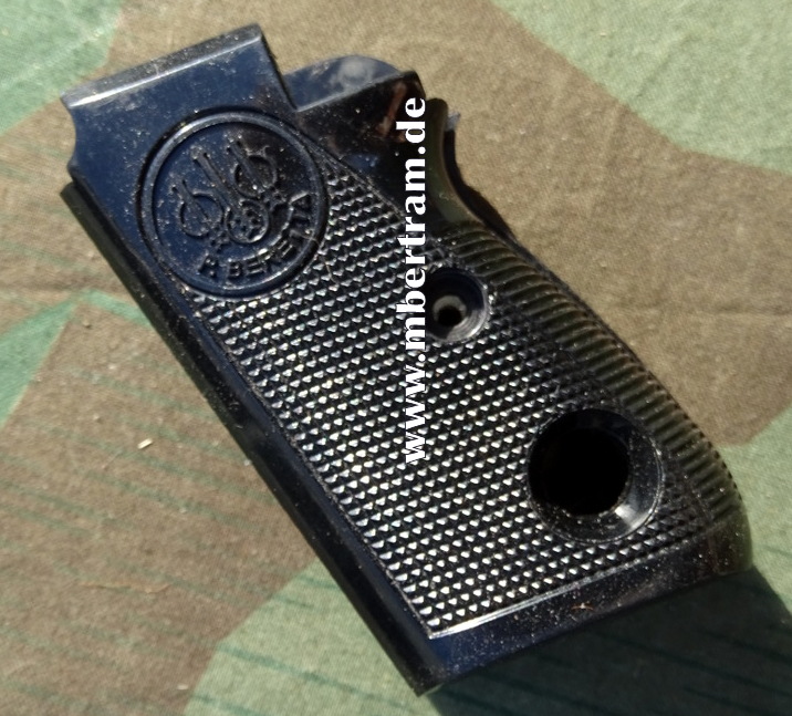 Griffschalen Beretta Pistole, Kunststoff, geriffelt, mit Logo.