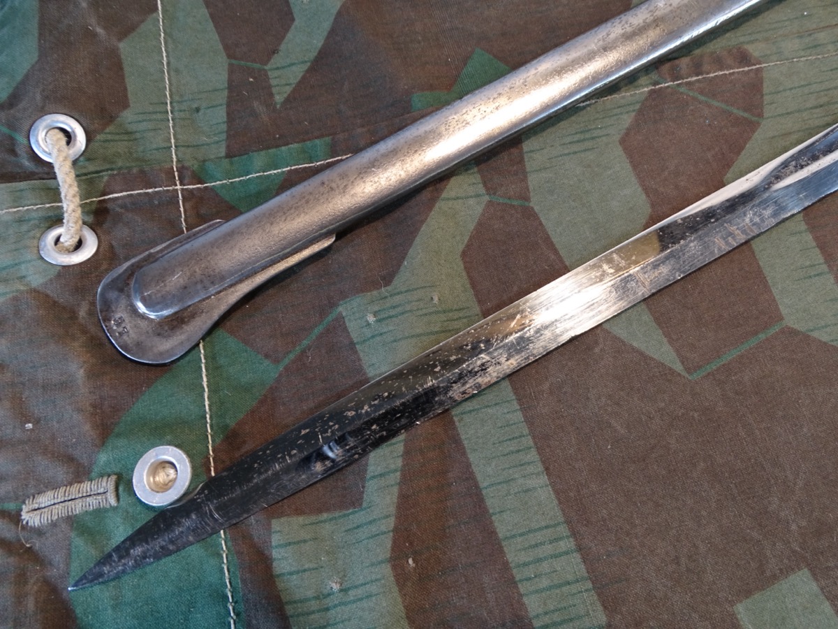 Früher (Ulanen ?) oder Artillerie Säbel, 2 Scheidenringe. Mit Ätzung 1891-94 Früher (Ulanen ?) oder Artillerie Säbel, 2 Scheidenringe. Mit Ätzung 1891-94