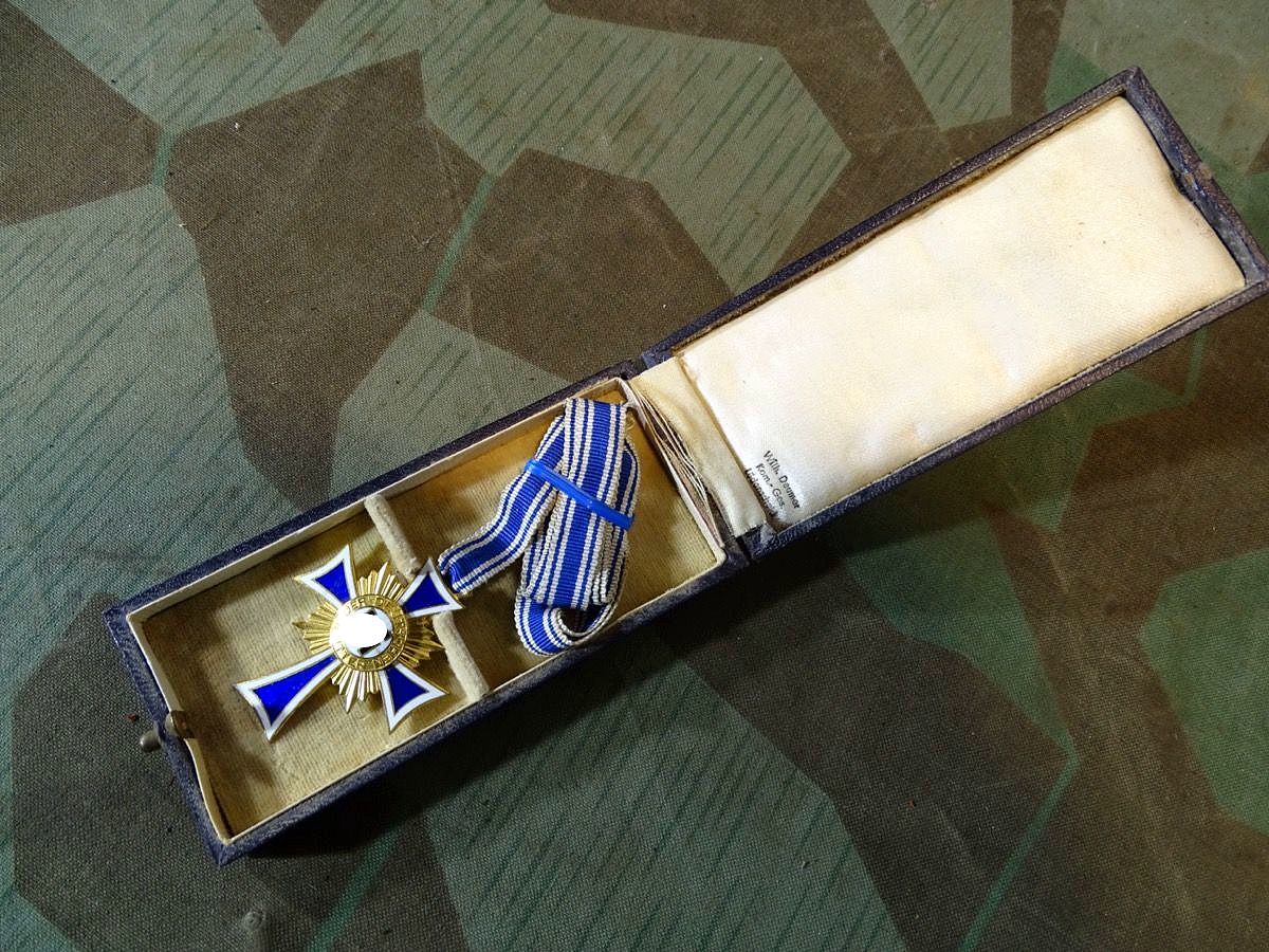 Ehrenkreuz der deutschen Mutter 1 Stufe in Gold, m. Etui, langes Band,  Hst.: Deumer