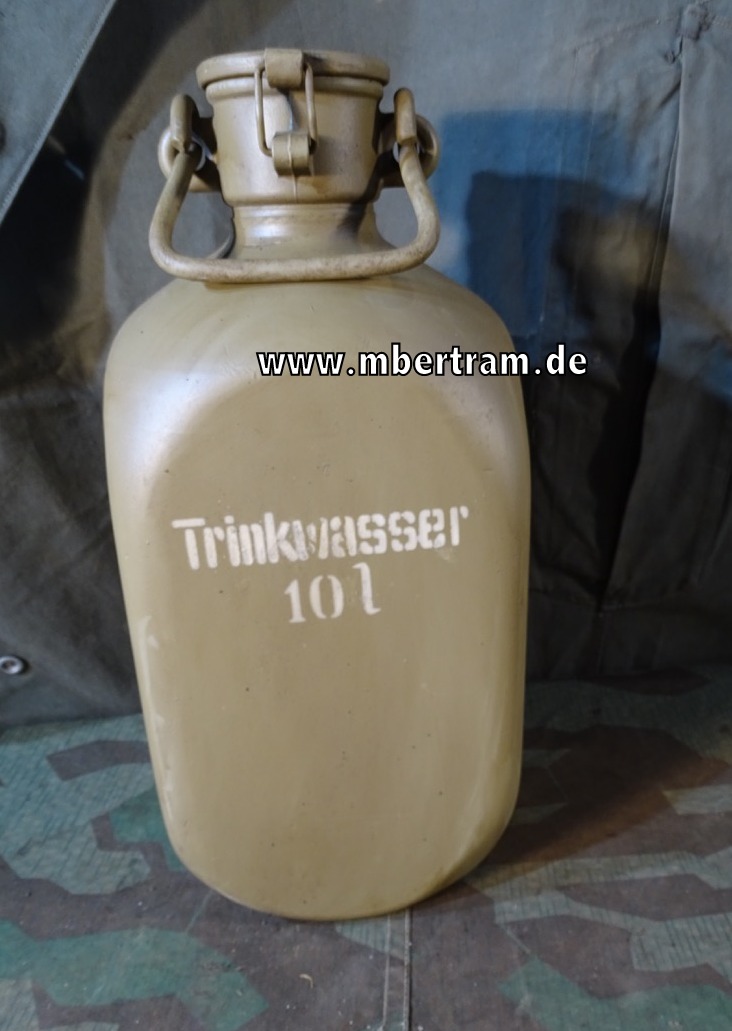 Wehrmacht Wasserflasche 10 Liter , lehmgelb mit Aufschrift