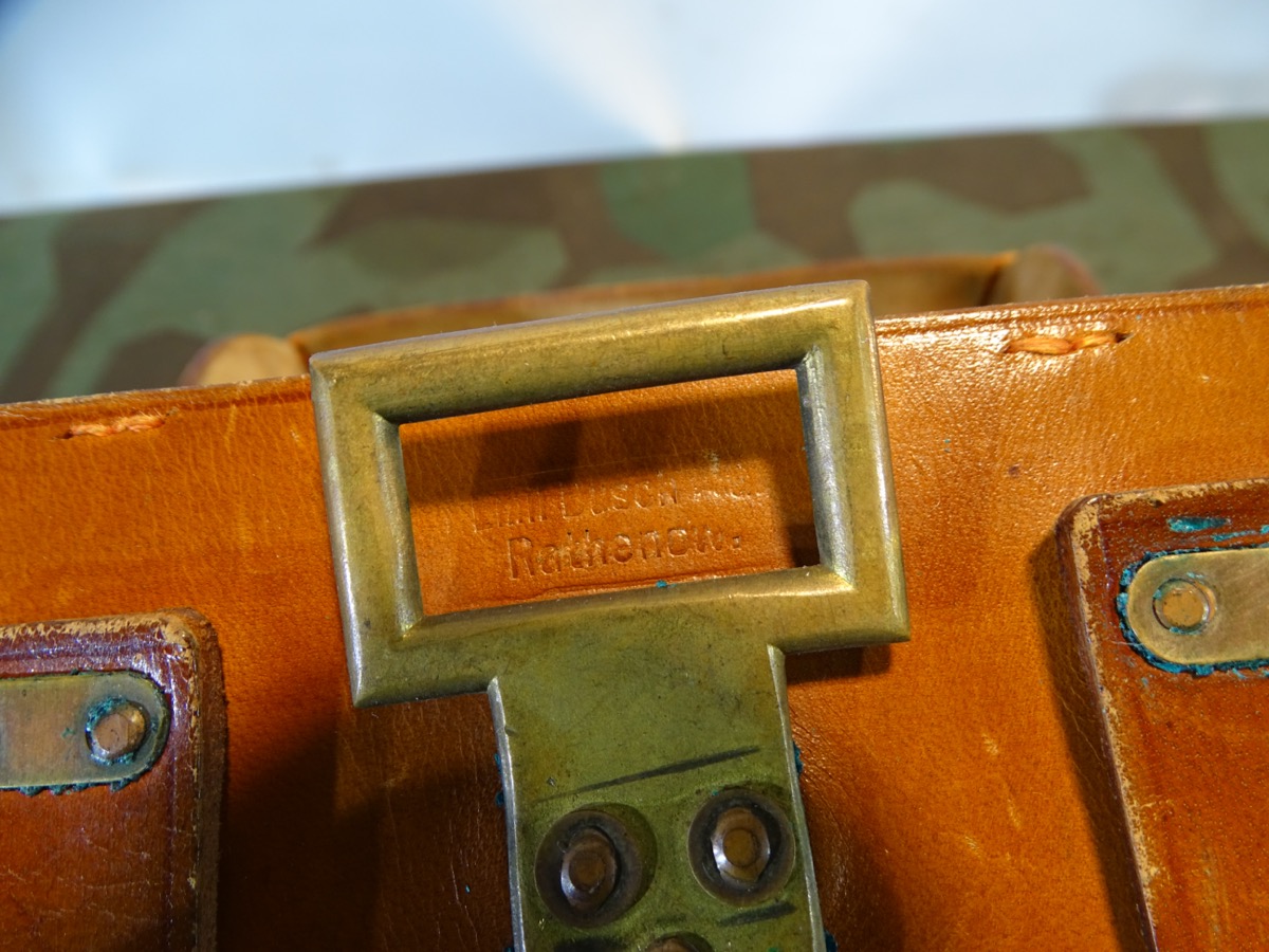 Dienstglas Mod. 08 erster Weltkrieg mit Riemen und sehr schönem Köcher Dienstglas Mod. 08 erster Weltkrieg mit Riemen und sehr schönem Köcher
