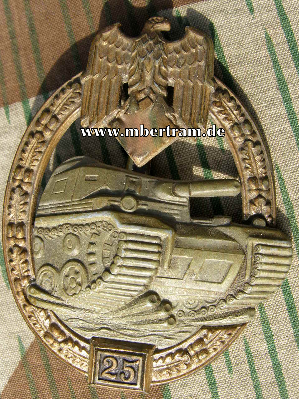 Panzerkampfabzeichen in Silber mit Einsatzzahl "25" JFS