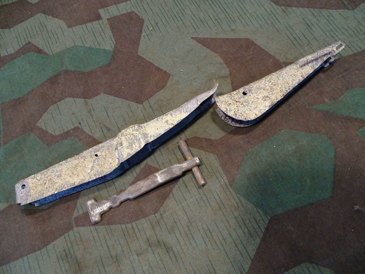 3 teilige Visierung / Abzug zur Wehrmachts  Panzerfaust 60 oder Pzf. 100