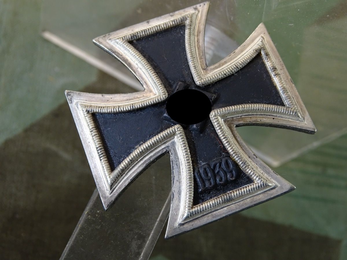 Eisernes Kreuz 1 Klasse 1939, Eisenkern, Hst.:L /13, (P. Meybauer Berlin)