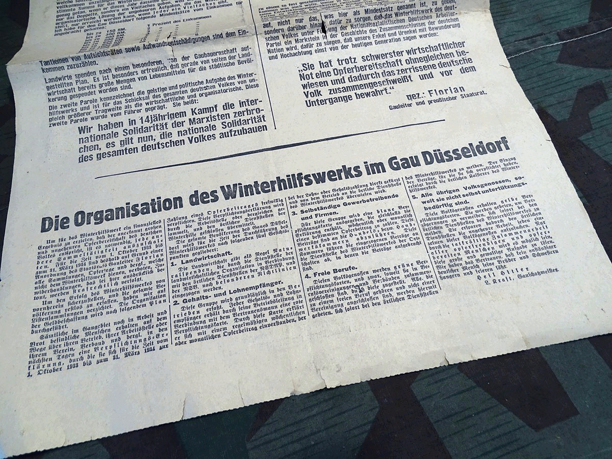 Kleiner Aushang aus alter Zeitung: Aufruf für das Winterhilfswerk Düsseldorf um 1933