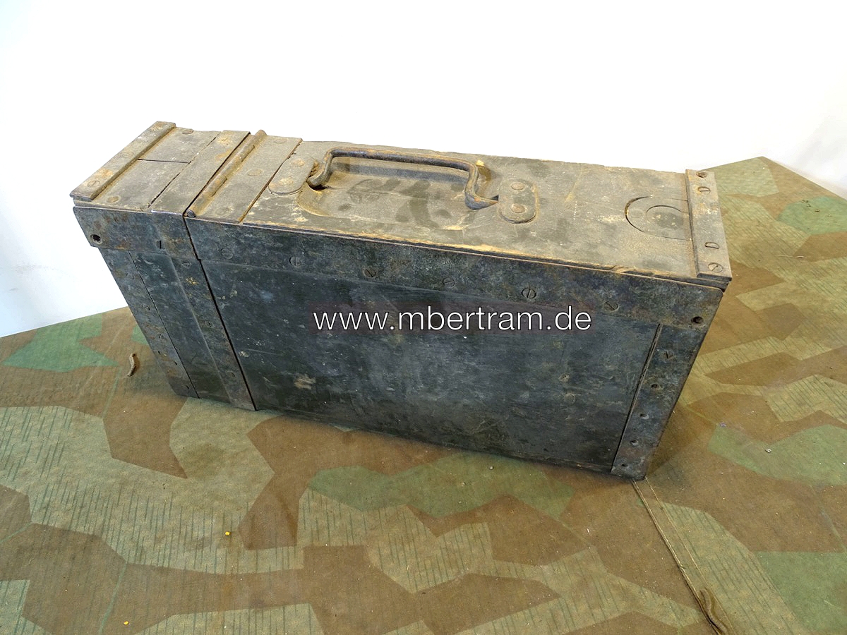 Gurtkasten zum deutschen MG 08 des ersten Weltkriegs , Originallack-