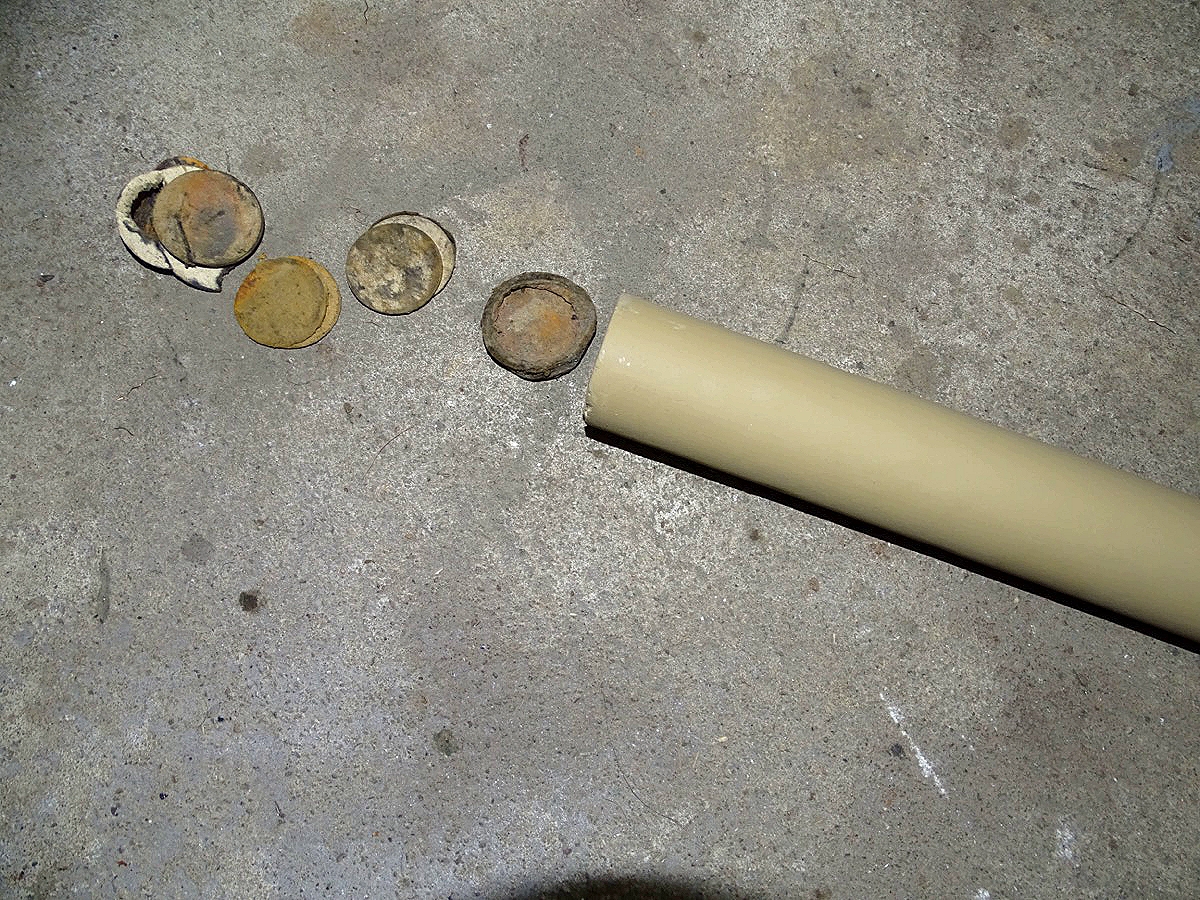 Original Deko Panzerfaust 100, delaboriert, lehmgelb lackiert