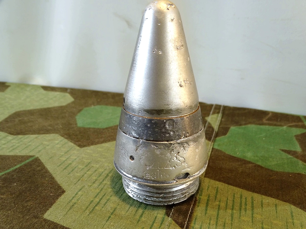 Wehrmacht Deko Zeitzünder S 30 edb ( Fa. Hohner AG., Musikinstrumentefabrik, Trossingen, Wrtbg.)  für 8,8 Flak Granaten.  Wehrmacht Deko Zeitzünder S 30 edb ( Fa. Hohner AG., Musikinstrumentefabrik, Trossingen, Wrtbg.)  für 8,8 Flak Granaten.