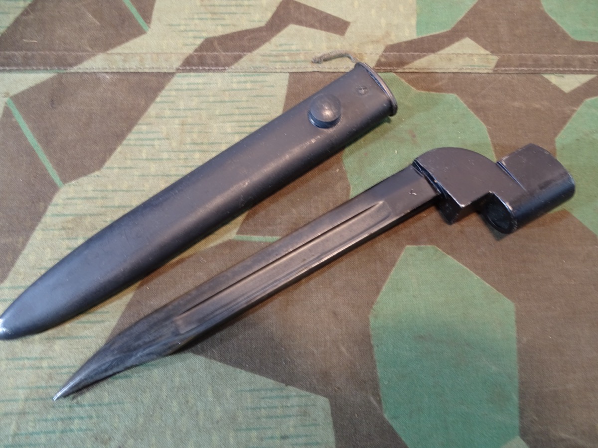 Brittisches Bajonett No 9 MK 1 , 1949 für Lee Enfield No 4 Rifle und MP Sten MK5 SMG