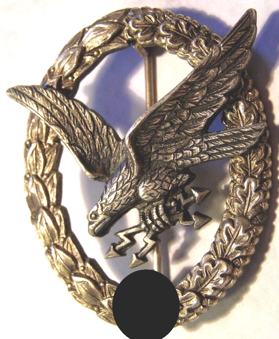 Fliegerschützenabzeichen mit Blitzbündel Feinzink, o. Hst.