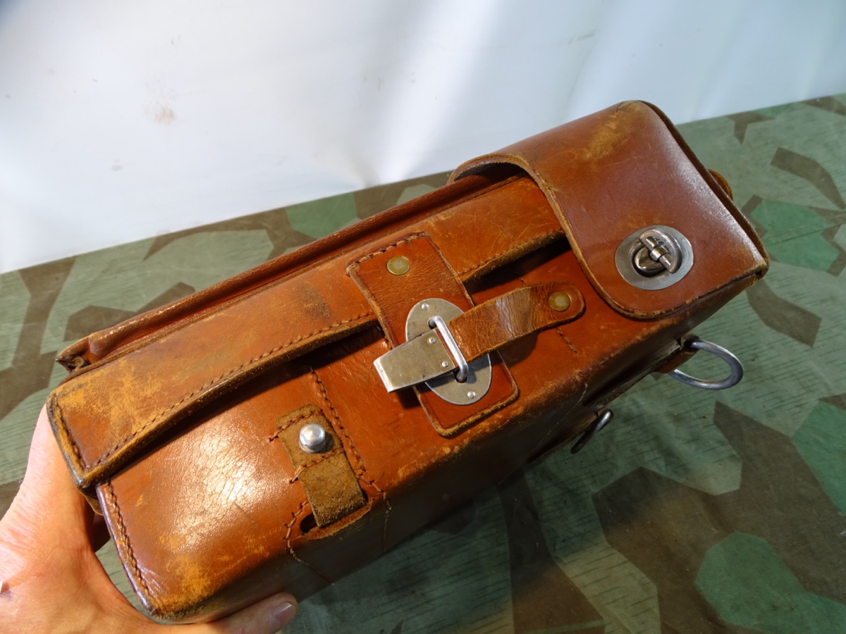 Sanitätstasche für Sanitätsoffiziere der Wehrmacht. " Bollmann Tutlingen 1939 "  mit Original Einsätzen. 