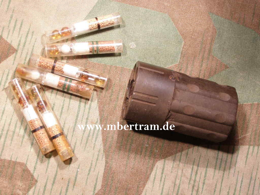 Wehrmachts Giftgas Spür Set, Teströhrchen, Bakelit Kammer mit Dorn.