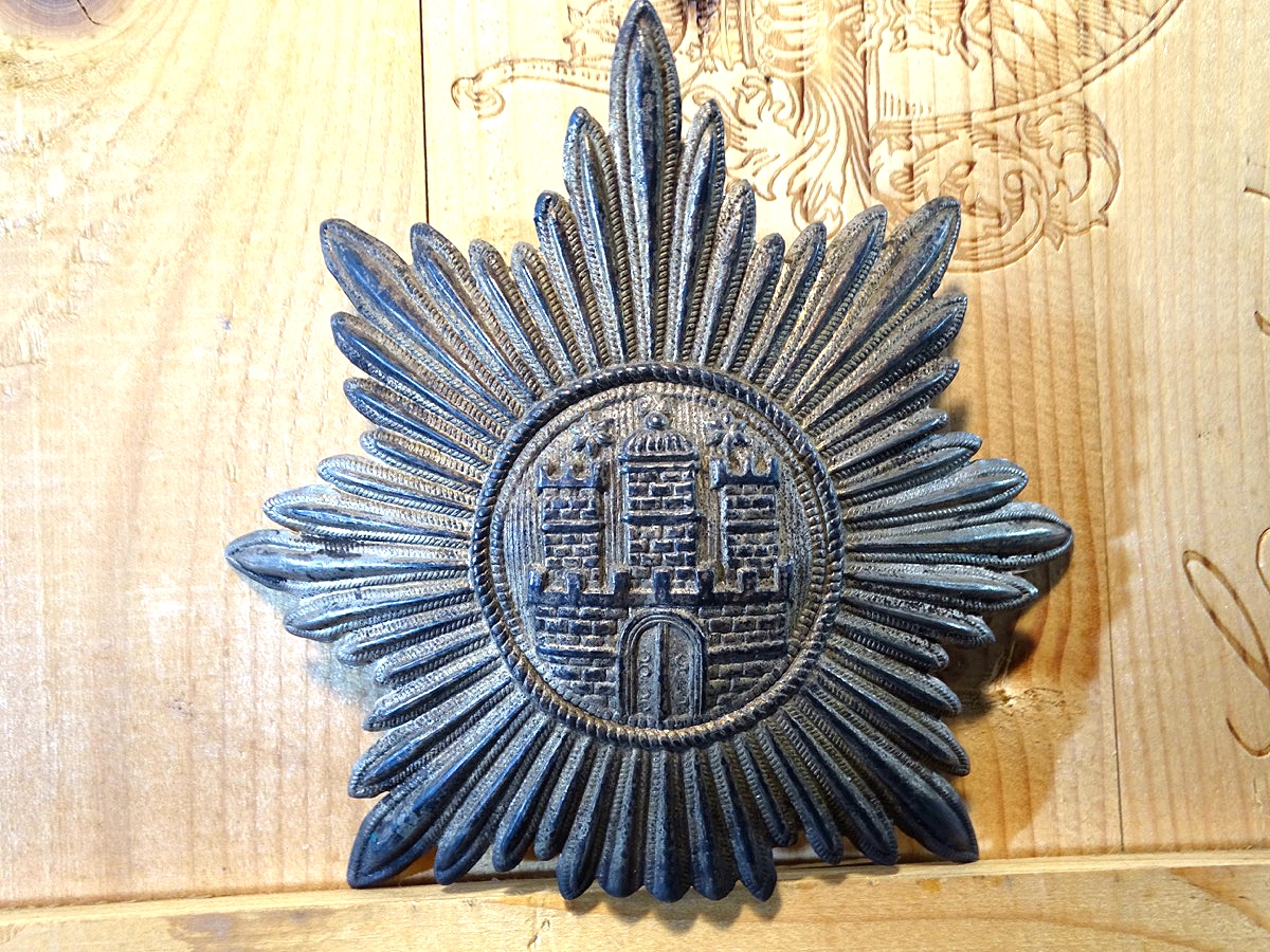 Tschako Emblem der Schutzpolizei Freistadt Hamburg 50er Jahre, versilbert