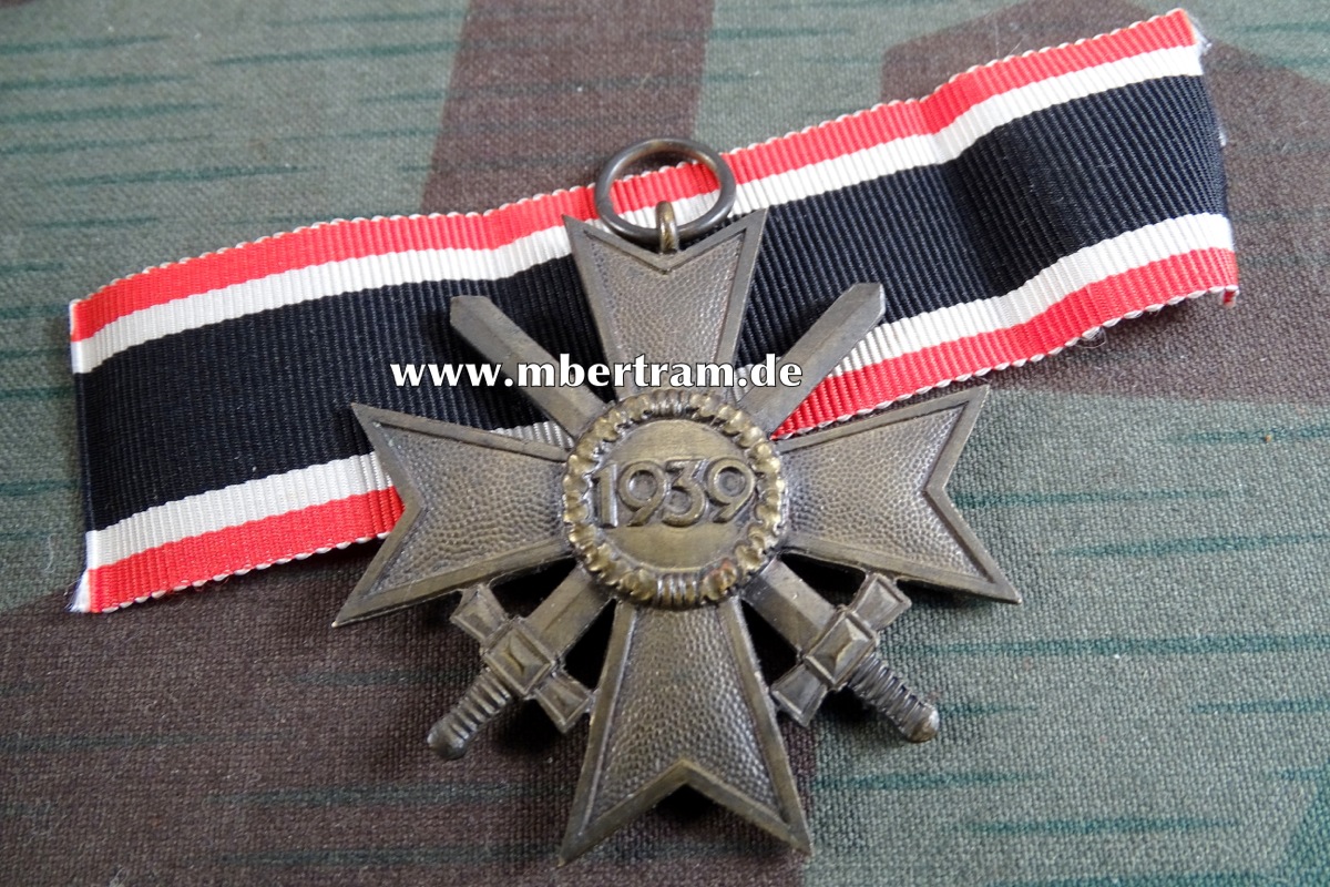 KRIEGSVERDIENSTKREUZ 2. KL. 1939 MIT SCHWERTERN AM BAND