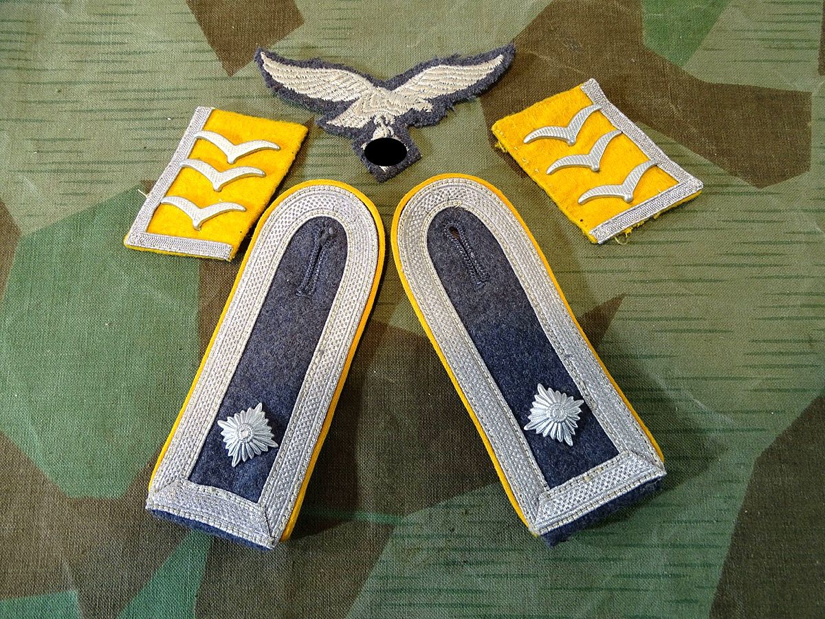 Effektensatz Feldwebel der Luftwaffe, fliegende Truppe, Kragenspiegel, Brustadler, Schulterklappen
