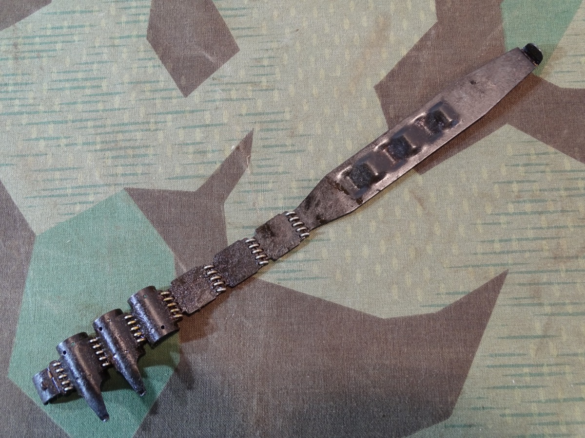 Wehrmacht Einführstück f. Gurtkette zum MG 42/ MG 34, " 15. A- 3.40 " Waffenfabrik Brünn" Wehrmacht Einführstück f. Gurtkette zum MG 42/ MG 34, " 15. A- 3.40 " Waffenfabrik Brünn"