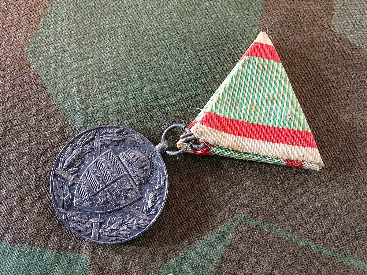 Österreich-Ungarische Militärverdienst Medaille 1914-1918" "Pro Deo et Partia" am Dreiecksband