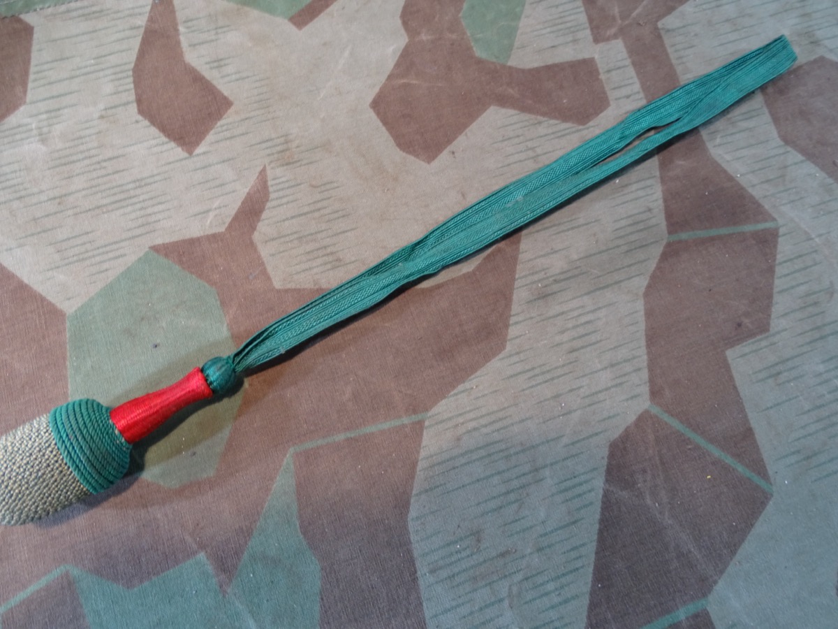Reichswehr / Wehrmacht früher Troddel für Manschaften, Stab, 2. Bataillon, grün / rot /grün