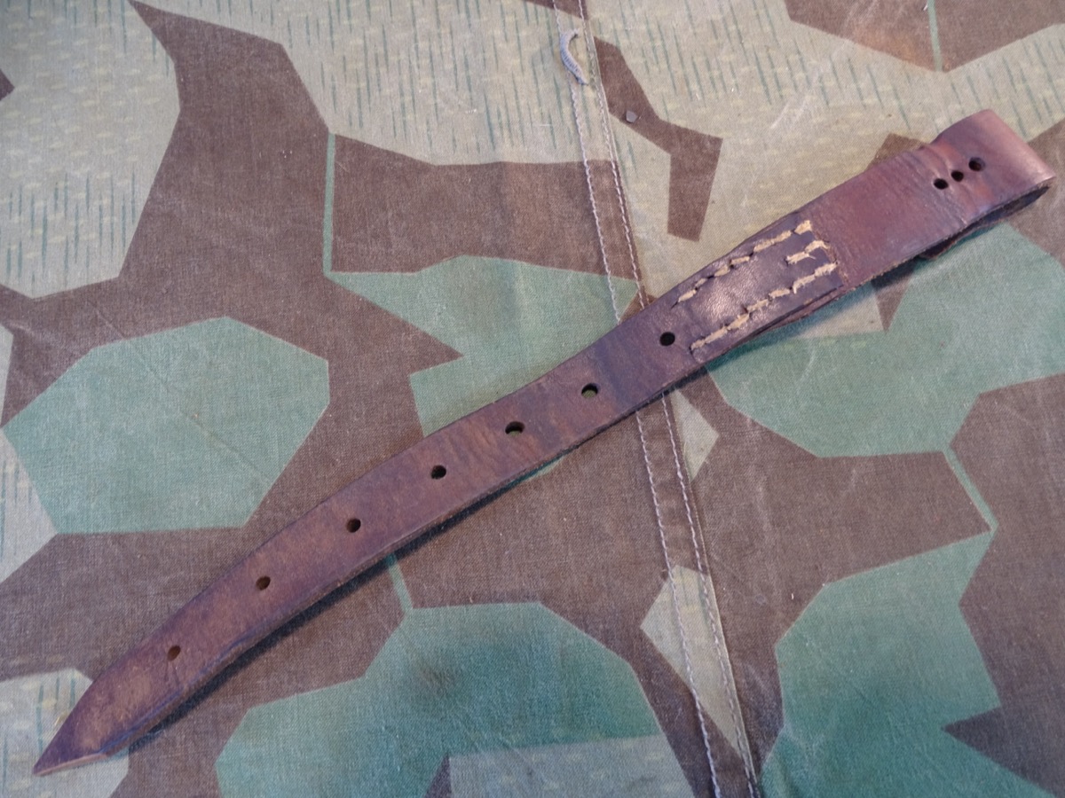 Wehrmacht Schnallriemen zum Sattel 2. WK, deutsche  Kavallerie mit WaA, alter Reparatur