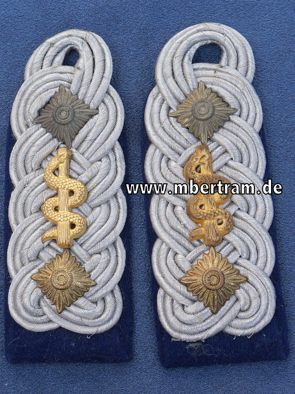 Paar Schulterstücke Wehrmacht Heer für einen Oberstabsarzt