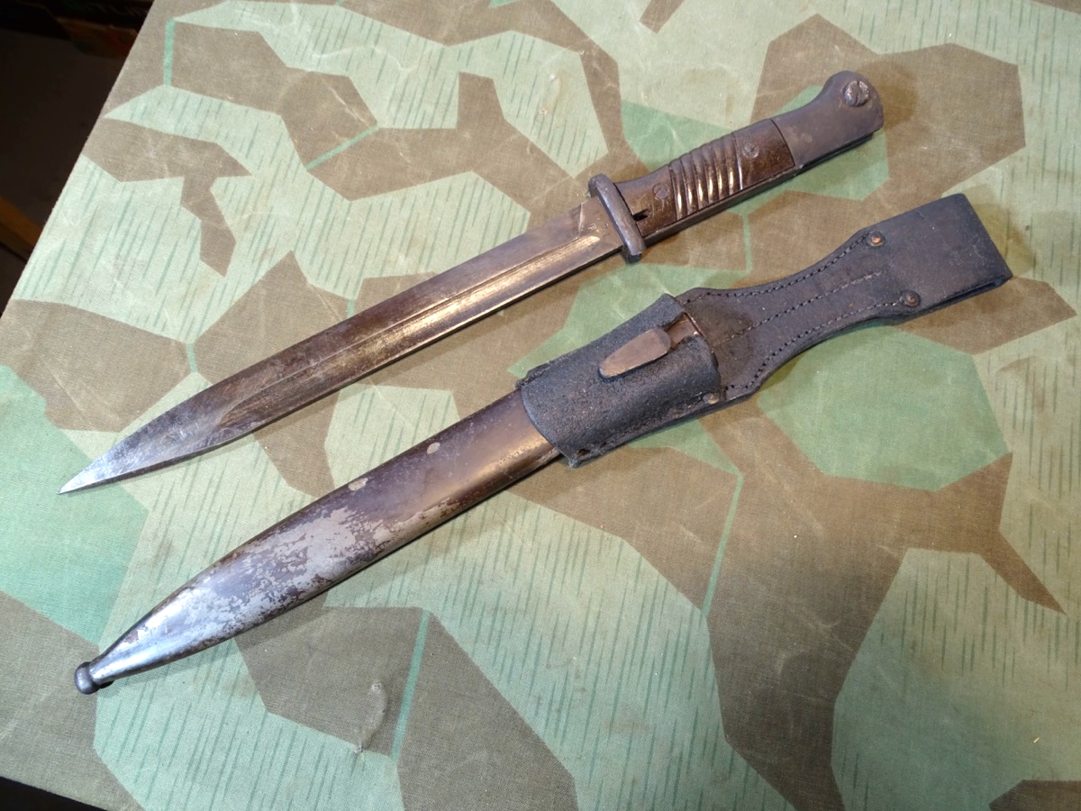 Wehrmachts K 98 Seitengewehr SG 84/98, Bakelit Griffschalen, bym , Nummerngleich, WaA, Koppelschuh