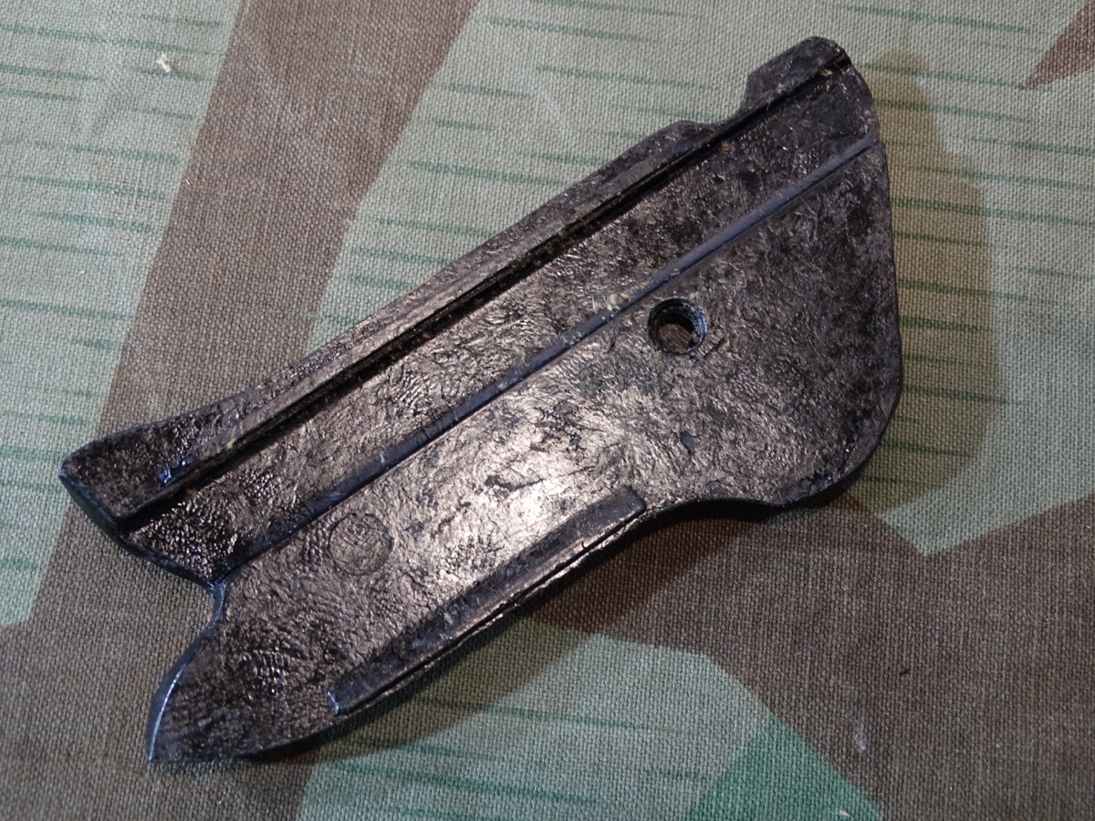 Einzel Griffschale für P 08, 2. Weltkrieg, Wehrmacht, Hartkunststoff, schwarz