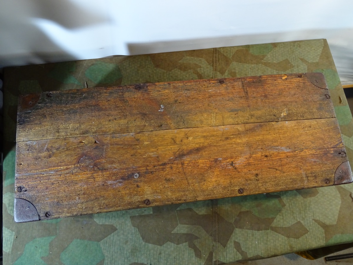 20768-17 Frühe Holz Munitionskiste für 100 Stück 2 cm Spr. Gr. Patr. Flakmunition, mit Inhalt